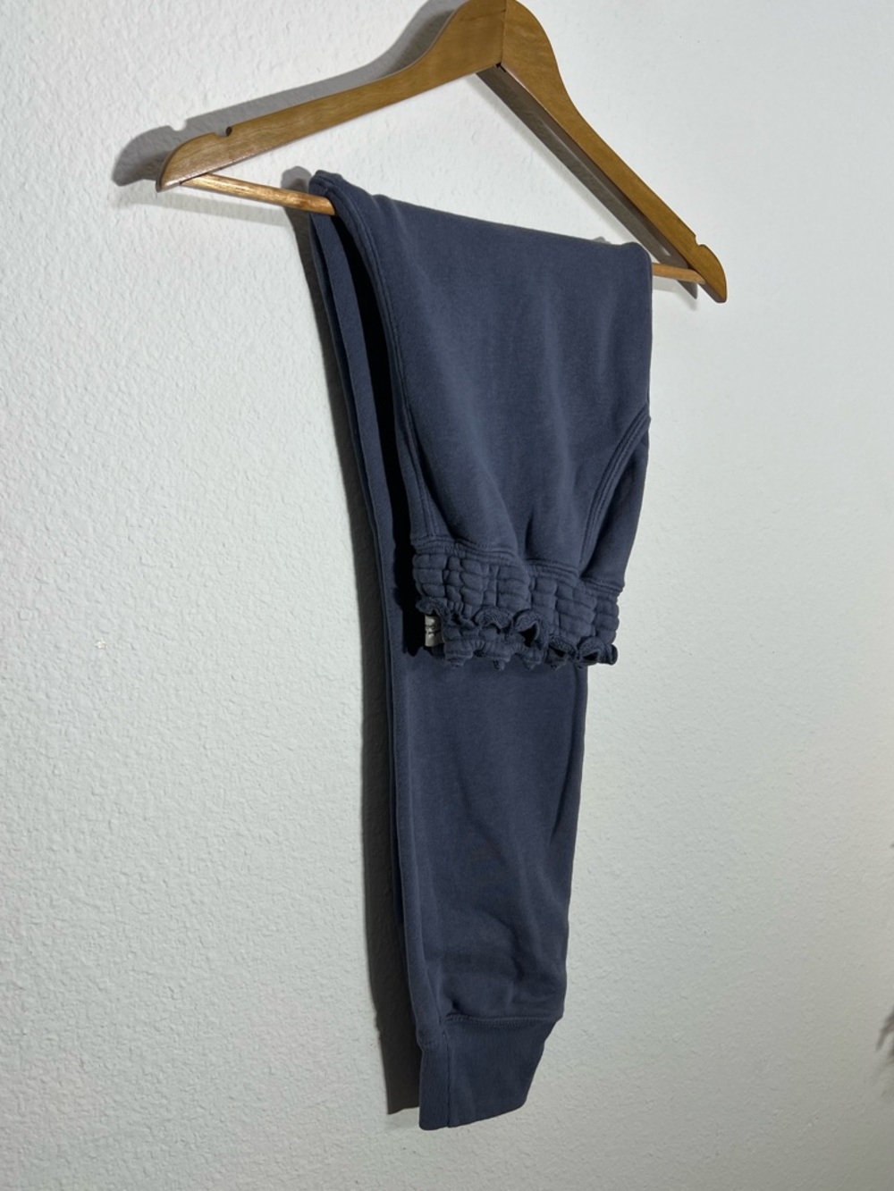 ABERCROMBIE & FITCH • sweats